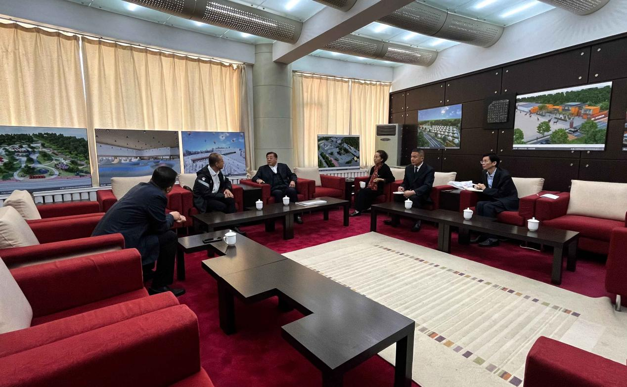 16.吉林省体育局训练较量处主任及创世红海集团有关辅导出席南山体育项目合作洽谈会（调色调）.png
