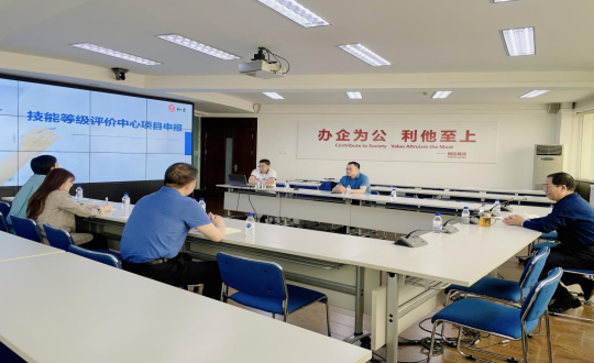 1.教育集团董事长李贺军与吉林省和吉企业治理征询有限公司掌管人进行项目申报工作洽谈_副本.png 1.教育集团董事长李贺军与吉林省和吉企业治理征询有限公司掌管人进行项目申报工作洽谈_副本.png