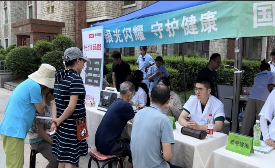 31.健康产业集团结合物业总公司发展“守护万家”主题活动_副本.jpg