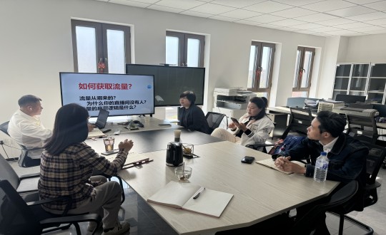 3.创世红海·南山温泉城营销团队新媒体运营培训现场_副本.jpg