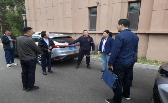 19.吉林省住建厅等各级辅导莅临物业总公司金地梧桐华府幼区视察_副本.jpg