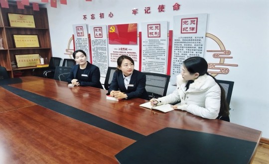 13.敦化市成功街路文苑社区非公党建领导员林琳莅临物业总公司敦化项目党支部发展摸排走访工作_副本.jpg