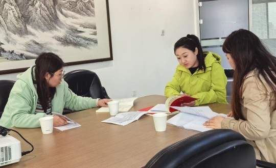 1.区社工部莅临创世红海集团党委调查调研_副本.jpg