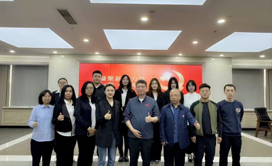 2.创世红海集团党委与长发担保党支部党建活动合影留想_副本.jpg