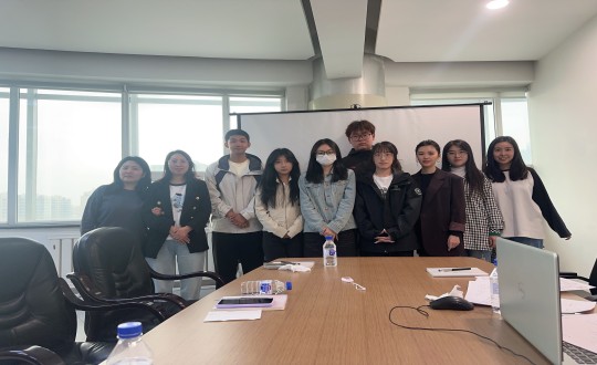 24.长春大学学子与创世红海健康产业集团居家事业部员工合影留想_副本.jpg