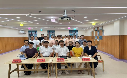 16.养老公司召开2025半年度工作总结暨瞻望会议_副本.jpg